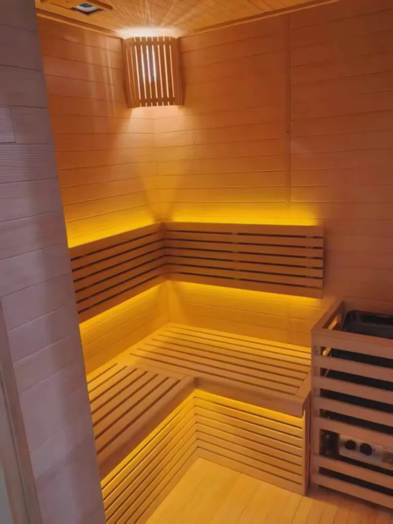 4 hengen hemlock-ulkosauna sähkökiukaalla